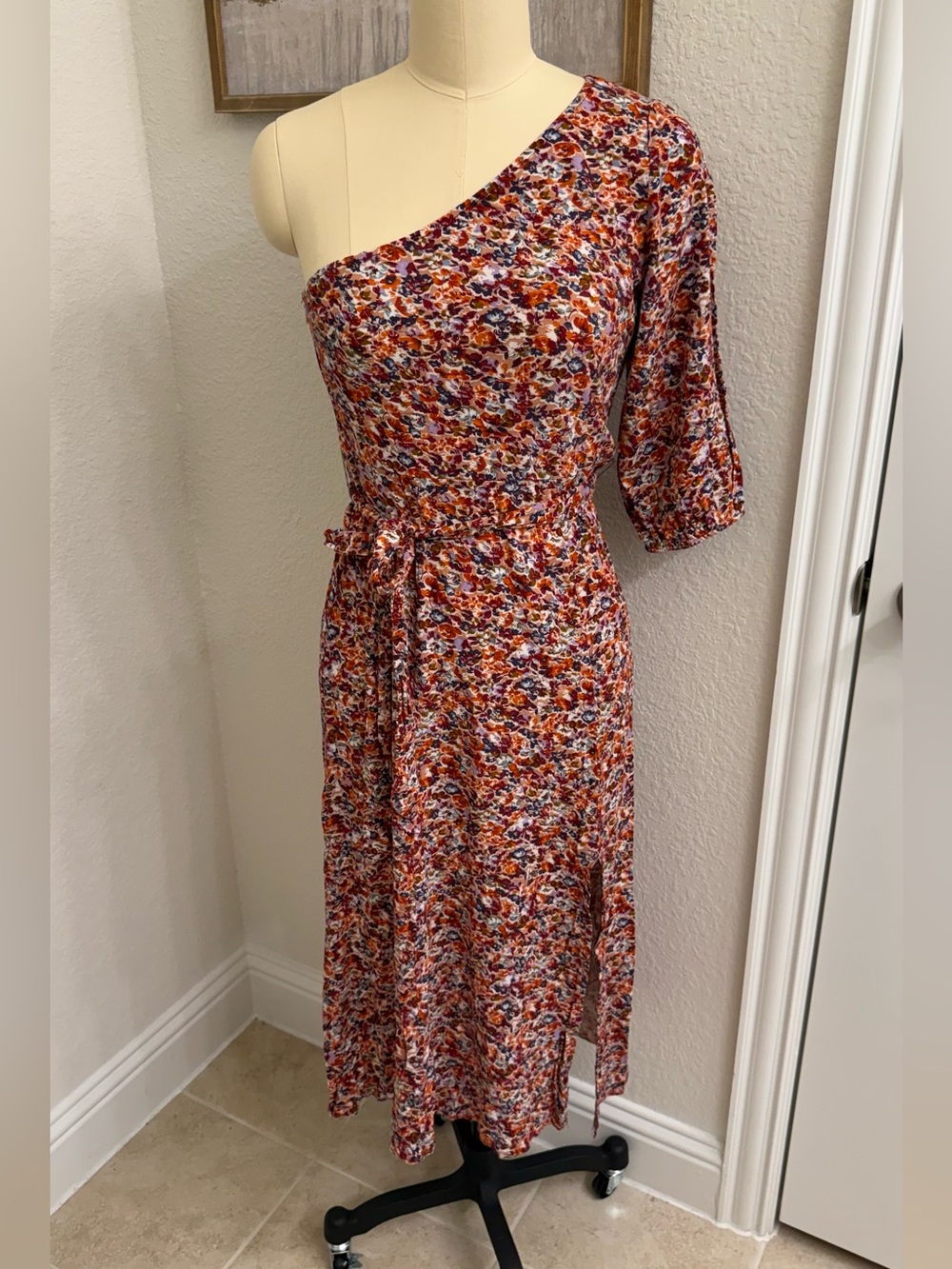 American Eagle Outfitters One-Shoulder Floral Midi Dress in Red Multi - Picture 2 of 8